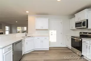 7420 Lady Liberty Ln, Charlotte, NC 28217 - Photo 6