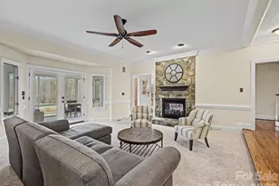 18801 River Falls Dr, Davidson, NC 28036 - Photo 16