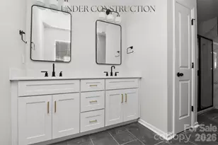 345 N Hoskins Rd, Charlotte, NC 28216 - Photo 8