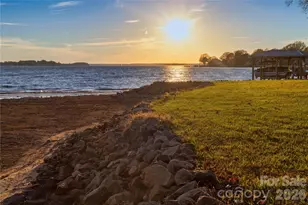 132 Clearwater Ln, Mooresville, NC 28117 - Photo 2