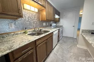 1645 Arlyn Cir, Charlotte, NC 28213 - Photo 12
