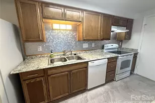 1645 Arlyn Cir, Charlotte, NC 28213 - Photo 14
