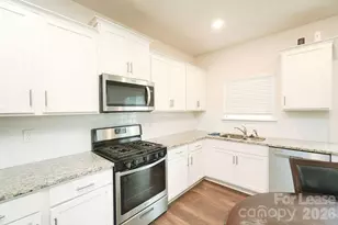 8140 Clairwood Dr, Charlotte, NC 28269 - Photo 8