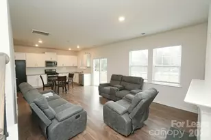 8140 Clairwood Dr, Charlotte, NC 28269 - Photo 4