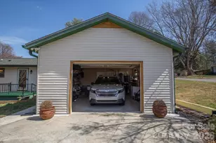 22 Stoney Nob Dr, Hendersonville, NC 28792 - Photo 4