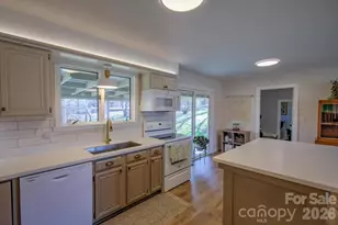 22 Stoney Nob Dr, Hendersonville, NC 28792 - Photo 12