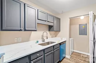 1134 Plaza Walk Dr, Charlotte, NC 28215 - Photo 10