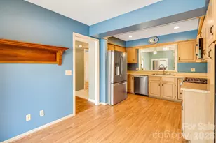 1104 Red Oak Dr, Hendersonville, NC 28791 - Photo 6