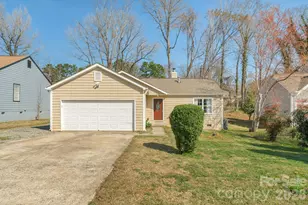 7015 Hunters Glen Dr, Charlotte, NC 28214 - Photo 1