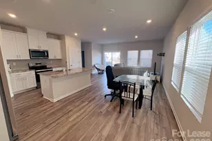 1070 Plumcrest Dr, Charlotte, NC 28216 - Photo 4