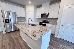 1070 Plumcrest Dr, Charlotte, NC 28216 - Photo 2