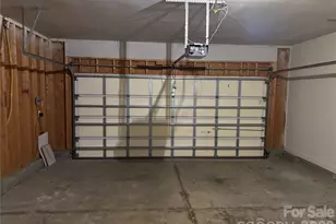 1701 Wilburn Park Ln, Charlotte, NC 28269 - Photo 34