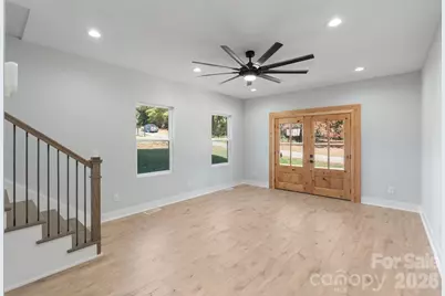 908 30th Avenue Drive NW, Hickory, NC 28601 - Photo 4