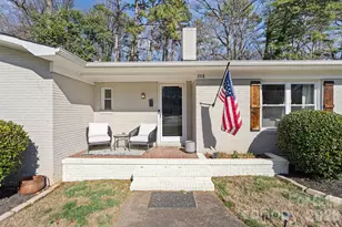 3318 Campbell Dr, Charlotte, NC 28205 - Photo 2