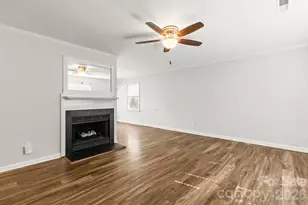 6041 Crape Myrtle Ln, Charlotte, NC 28216 - Photo 8