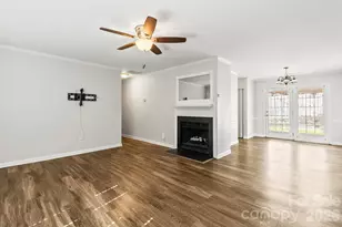 6041 Crape Myrtle Ln, Charlotte, NC 28216 - Photo 10