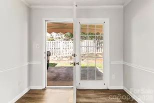 6041 Crape Myrtle Ln, Charlotte, NC 28216 - Photo 18