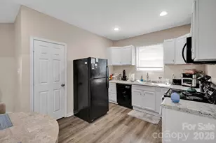 309 S Highland St, Gastonia, NC 28052 - Photo 10