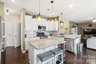 137 Falls Cove Dr, Troutman, NC 28166 - Photo 16