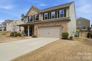 137 Falls Cove Dr, Troutman, NC 28166 - Photo 2