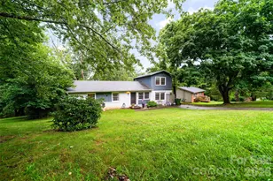 6 Hillview Cir, Asheville, NC 28805 - Photo 2