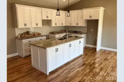 4952 Southview Drive, Hickory, NC 28602 - Photo 2