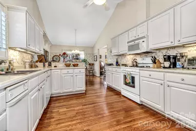 333 Charlestown Drive, Hendersonville, NC 28792 - Photo 16