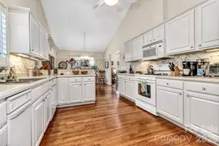 333 Charlestown Dr, Hendersonville, NC 28792 - Photo 16