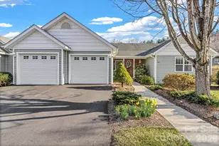 333 Charlestown Dr, Hendersonville, NC 28792 - Photo 2