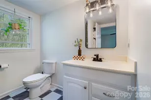 913 Dorothy St, Hendersonville, NC 28791 - Photo 12
