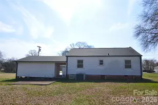 500 Gann St, Lowell, NC 28098 - Photo 6