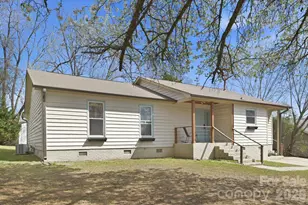 501 Vista Grande Cir, Charlotte, NC 28226 - Photo 2