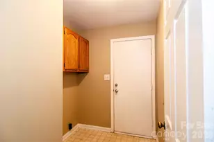 406 Port Royal Dr, Matthews, NC 28105 - Photo 8