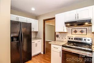 406 Port Royal Dr, Matthews, NC 28105 - Photo 12