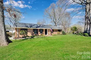 107 Woodlynn Dr, Charlotte, NC 28214 - Photo 2