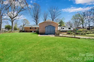 107 Woodlynn Dr, Charlotte, NC 28214 - Photo 24