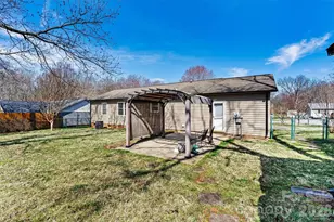 215 Towne Ct NW, Conover, NC 28613 - Photo 32