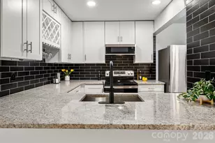 10943 Carmel Crossing Rd, Charlotte, NC 28226 - Photo 2