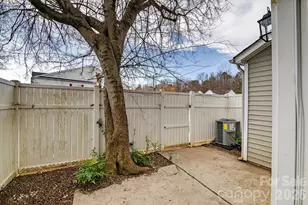 1911 Flushing Ct, Charlotte, NC 28215 - Photo 4