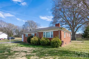 214 N North Dakota St, Charlotte, NC 28216 - Photo 2