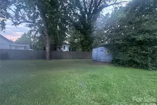 305 Mobley St, Clover, SC 29710 - Photo 4