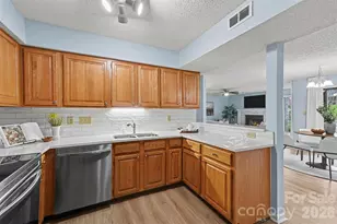 5866 Harris Grove Ln, Charlotte, NC 28212 - Photo 6