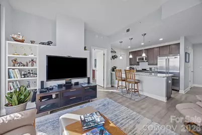 701 Royal Court #1009, Charlotte, NC 28202 - Photo 6