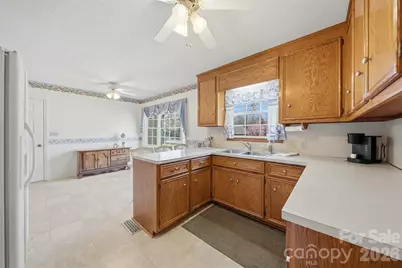 916 Plantation Drive, Lenoir, NC 28645 - Photo 4