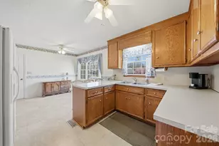 916 Plantation Dr, Lenoir, NC 28645 - Photo 4