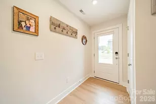 2025 Evolve Wy, Charlotte, NC 28205 - Photo 2