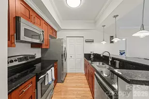 300 W 5th St, Charlotte, NC 28202 - Photo 4