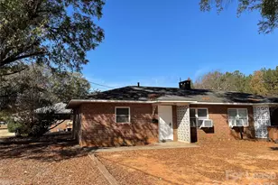 586 Mason St, Lincolnton, NC 28092 - Photo 1