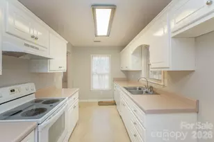 215 E Middlebury Ln SW, Aiken, SC 29803 - Photo 8