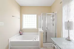 12205 Westbury Glen Ct, Charlotte, NC 28262 - Photo 32